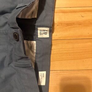 Gap Essential Khaki Light Blue 33x32